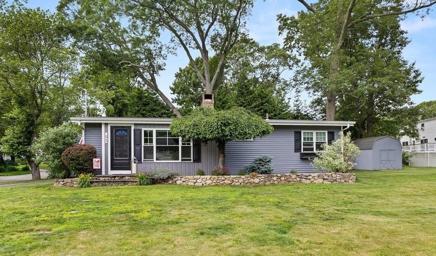 93 Wildwood Trl, East Greenwich, RI 02818 - 2 Beds, 2 Bath