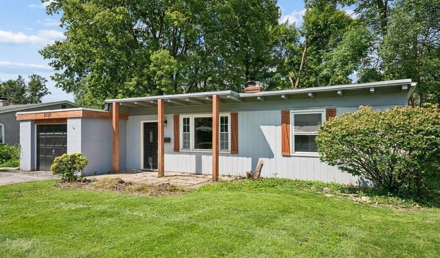 2458 Edgevale Rd, Columbus, OH 43221 - 3 Beds, 2 Bath