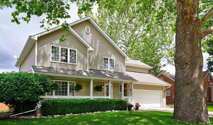 1002 SE 8th St, Ankeny, IA 50021 - 5 Beds, 4 Bath