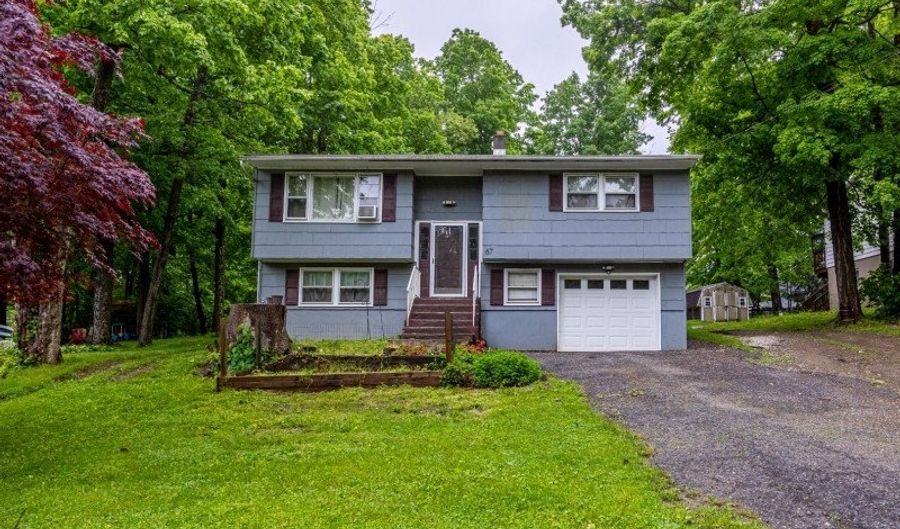 67 Cedar Tree Dr, Alloway, NJ 07422 - 3 Beds, 2 Bath