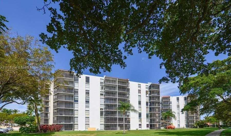 3301 N Country Club Dr 607, Aventura, FL 33180 - 2 Beds, 2 Bath