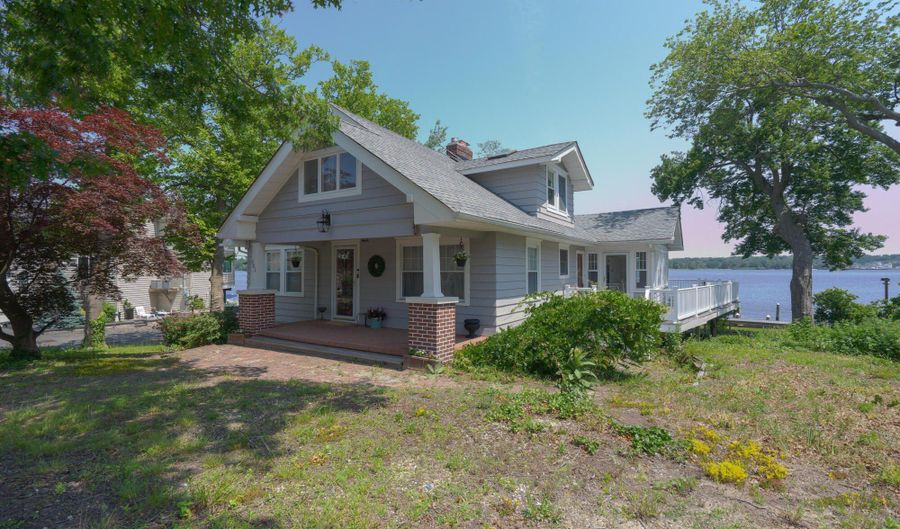 301 Compass Ave, Beachwood, NJ 08722 - 5 Beds, 2 Bath