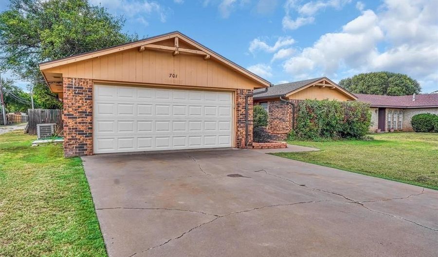 701 Hayes St St, Altus, OK 73521 - 3 Beds, 2 Bath