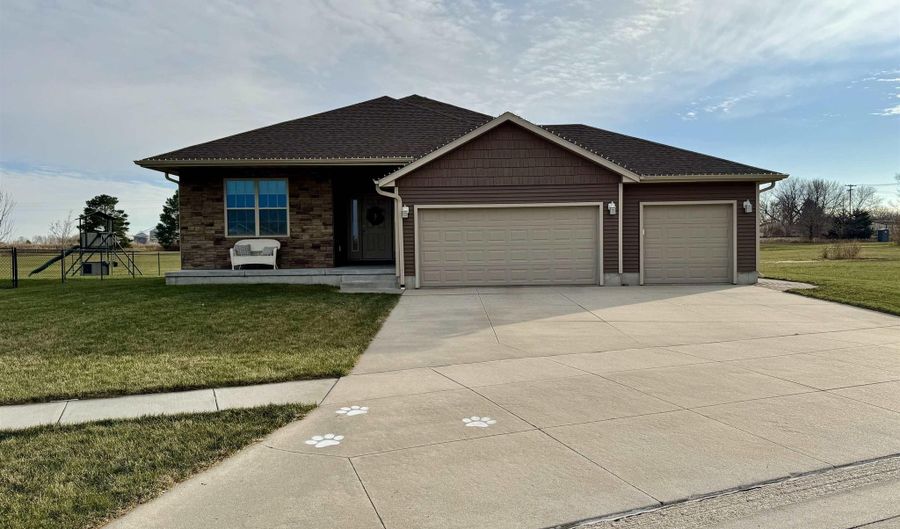 2040 Greenway Dr, Aurora, NE 68818 - 4 Beds, 3 Bath