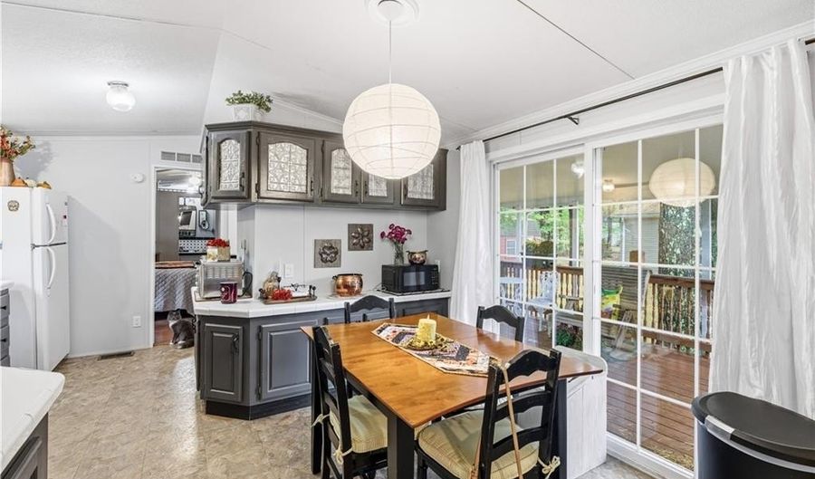 7 Kelly Ln, Coventry, RI 02816 - 2 Beds, 2 Bath