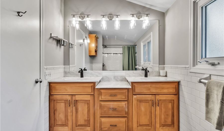 21 Tee Ct, Amherst, NY 14221 - 4 Beds, 3 Bath