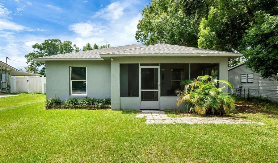 212 PIKE St, Auburndale, FL 33823 - 3 Beds, 2 Bath