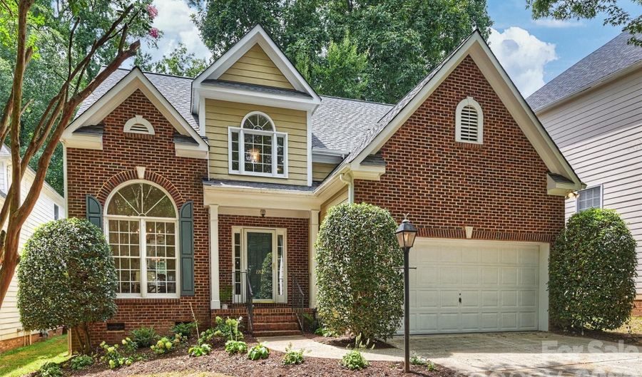 1912 Dearmon Dr, Charlotte, NC 28205 - 3 Beds, 3 Bath