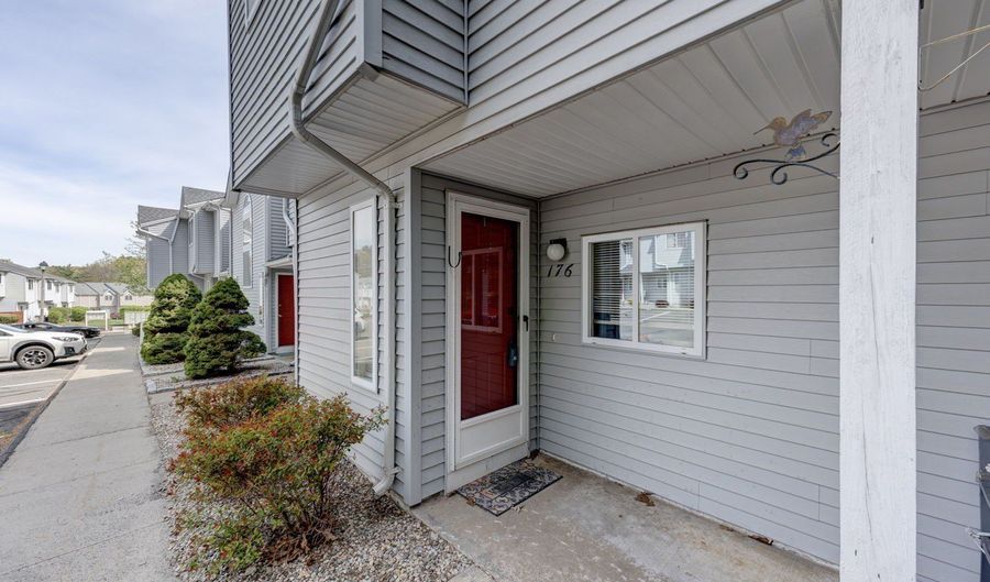 155 Redstone Hill Rd 176, Bristol, CT 06010 - 2 Beds, 2 Bath