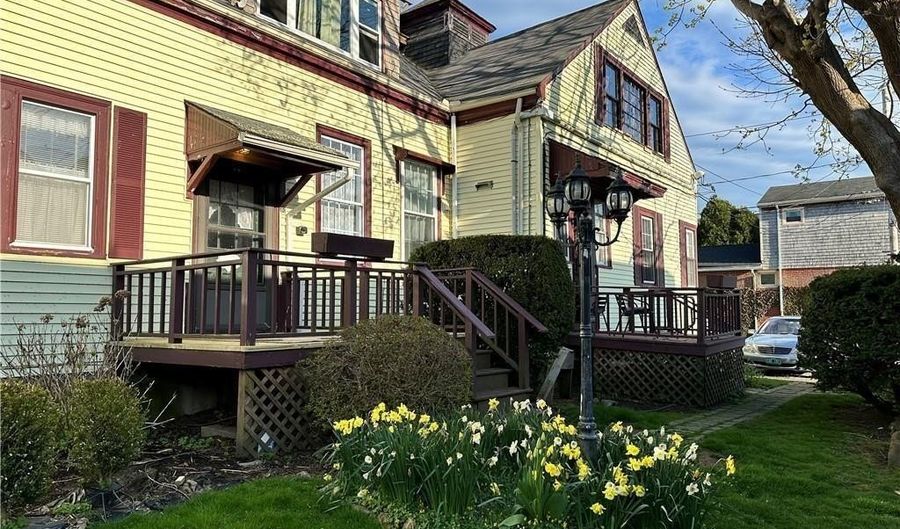 167 Coggeshall Ave A, Newport, RI 02840 - 2 Beds, 2 Bath