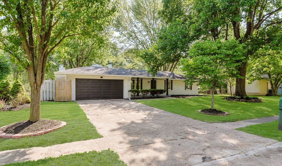 931 Mellowood Dr, Indianapolis, IN 46217 - 4 Beds, 2 Bath