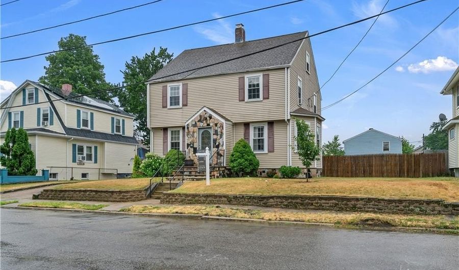 86 Westwood Ave, Cranston, RI 02905 - 4 Beds, 2 Bath