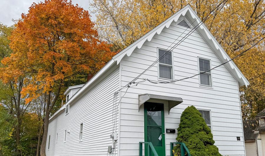 339 Essex St, Bangor, ME 04401 - 3 Beds, 0 Bath