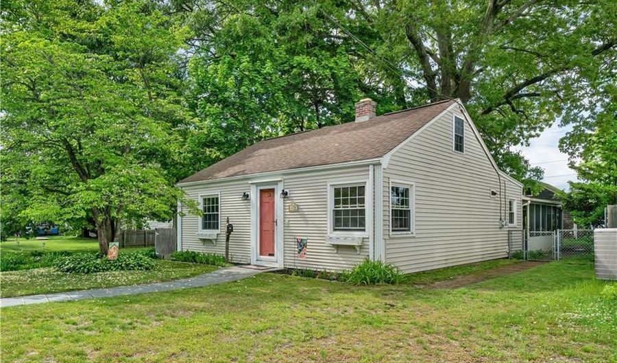 57 Park Dr, East Providence, RI 02915 - 2 Beds, 1 Bath