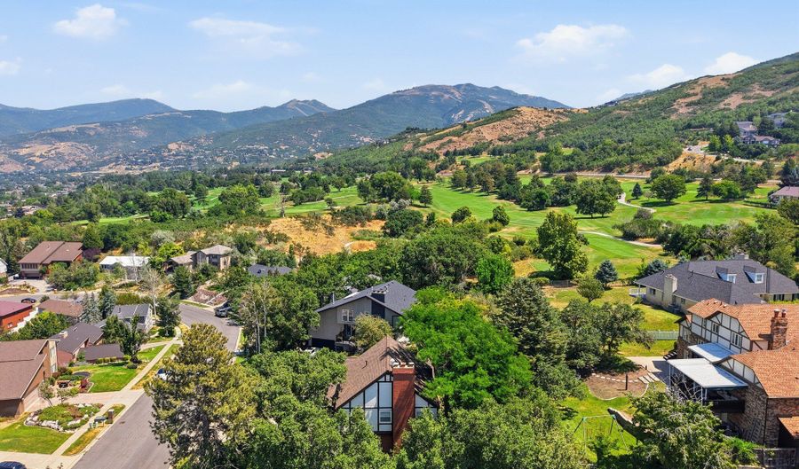 2941 OAKWOOD Dr, Bountiful, UT 84010 - 5 Beds, 4 Bath