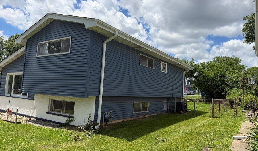 934 S Harvard Ave, Addison, IL 60101 - 3 Beds, 2 Bath
