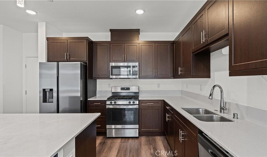 35172 Grove Trl, Fallbrook, CA 92028 - 2 Beds, 3 Bath