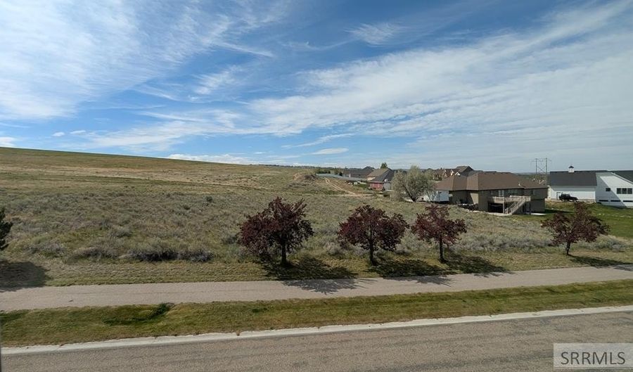 6315 E Chartwell Gdns, Ammon, ID 83406 - 4 Beds, 4 Bath