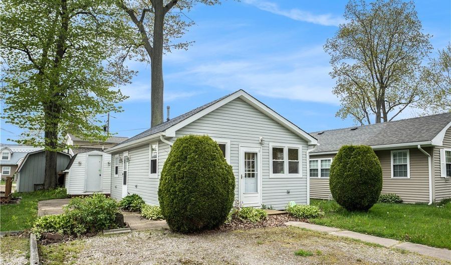 5755 Lake Rd W 6, Ashtabula, OH 44004 - 2 Beds, 1 Bath