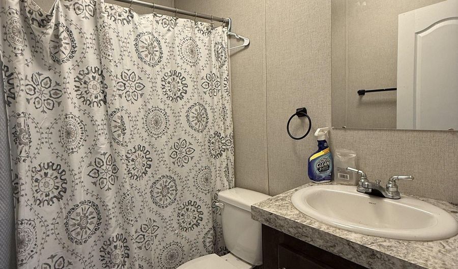 23 Gary Dr, Artesia, NM 88210 - 2 Beds, 2 Bath