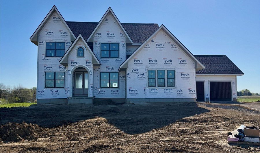 499 NE 9th St, Polk City, IA 50226 - 5 Beds, 4 Bath