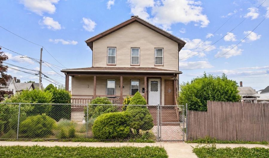 485 Hallett St, Bridgeport, CT 06608 - 6 Beds, 3 Bath