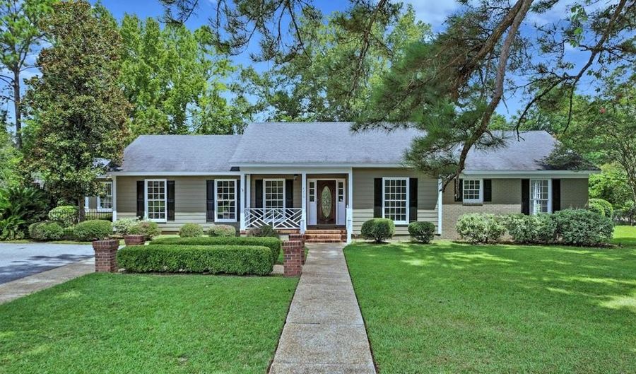 2215 WALLINGTON Dr, Albany, GA 31707 - 4 Beds, 4 Bath