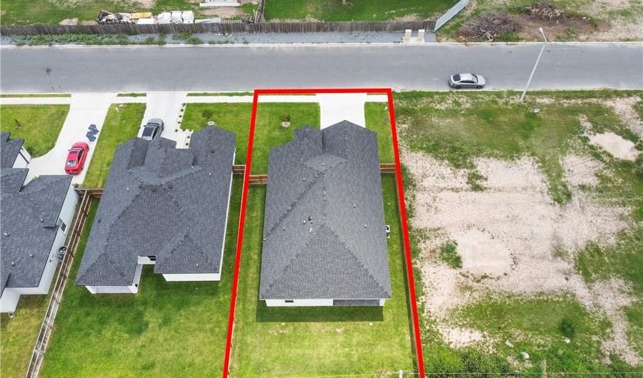 409 S 12th St, Alamo, TX 78516 - 3 Beds, 3 Bath