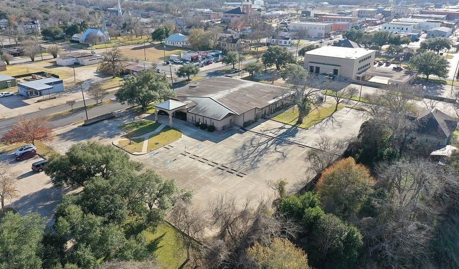 501 E. Washington Ave, Navasota, TX 77868 - 7 Beds, 14 Bath