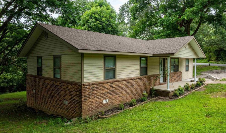 230 Kenneth St, Batesville, AR 72501 - 3 Beds, 2 Bath