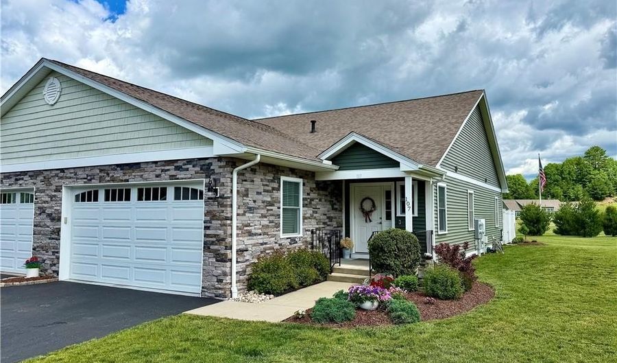 107 Bella Vista Cir 107, Glocester, RI 02859 - 2 Beds, 2 Bath
