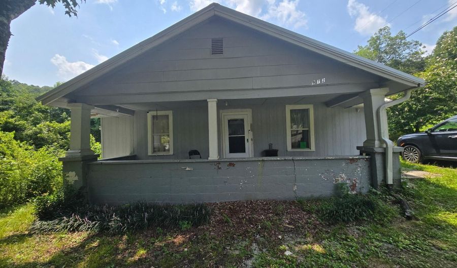 912 BEALE St, Attalla, AL 35954 - 4 Beds, 3 Bath