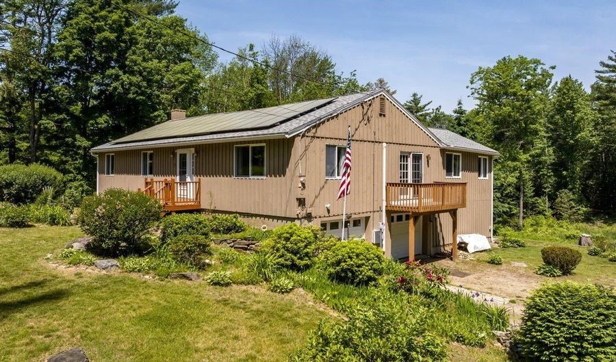 299 Middle Rd, Brentwood, NH 03833 - 3 Beds, 2 Bath