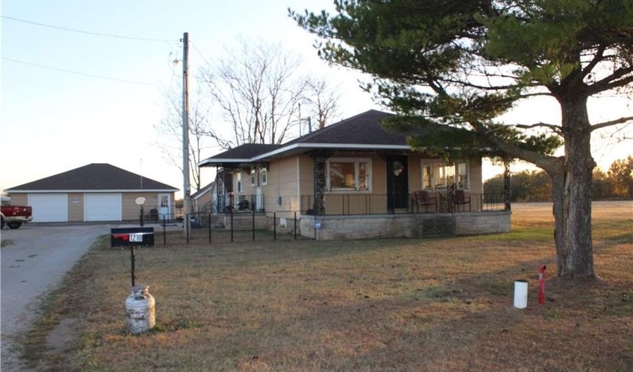 1210 E South St, Arma, KS 66712 - 2 Beds, 1 Bath