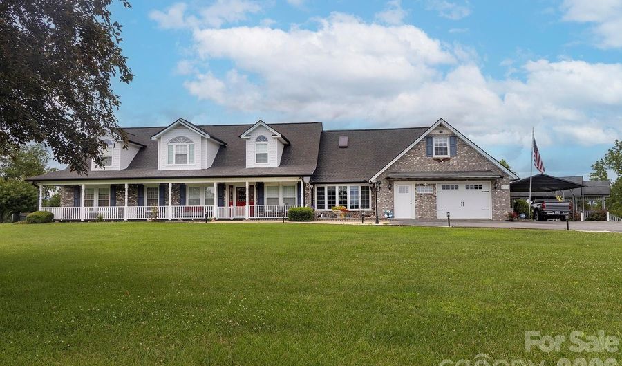 727 Jenkins Valley Rd, Alexander, NC 28701 - 4 Beds, 3 Bath
