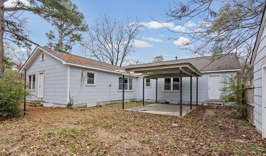 210 West St, Batesville, MS 38606 - 3 Beds, 2 Bath