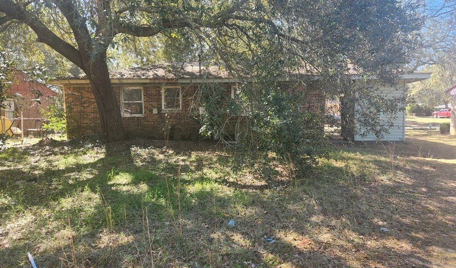 805 E 4TH Ave, Albany, GA 31701 - 3 Beds, 2 Bath