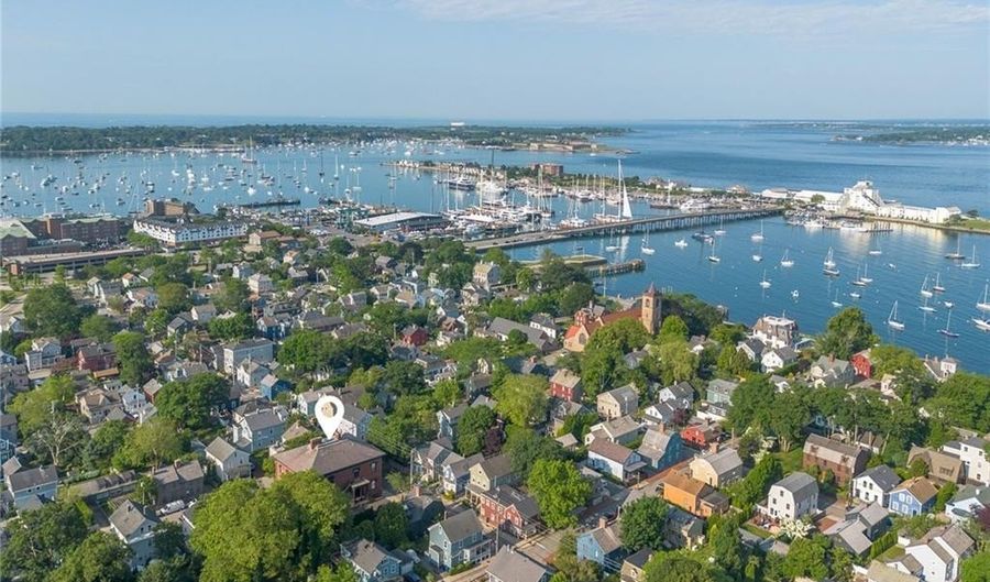11 Willow St 5, Newport, RI 02840 - 2 Beds, 3 Bath