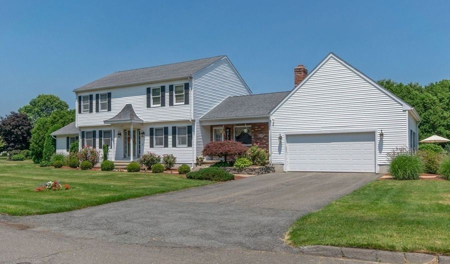 35 Jennie Cir, Agawam, MA 01001 - 4 Beds, 3 Bath
