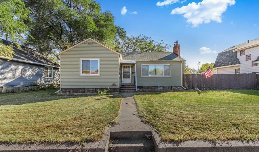 234 33rd Ave N, St. Cloud, MN 56303 - 3 Beds, 2 Bath