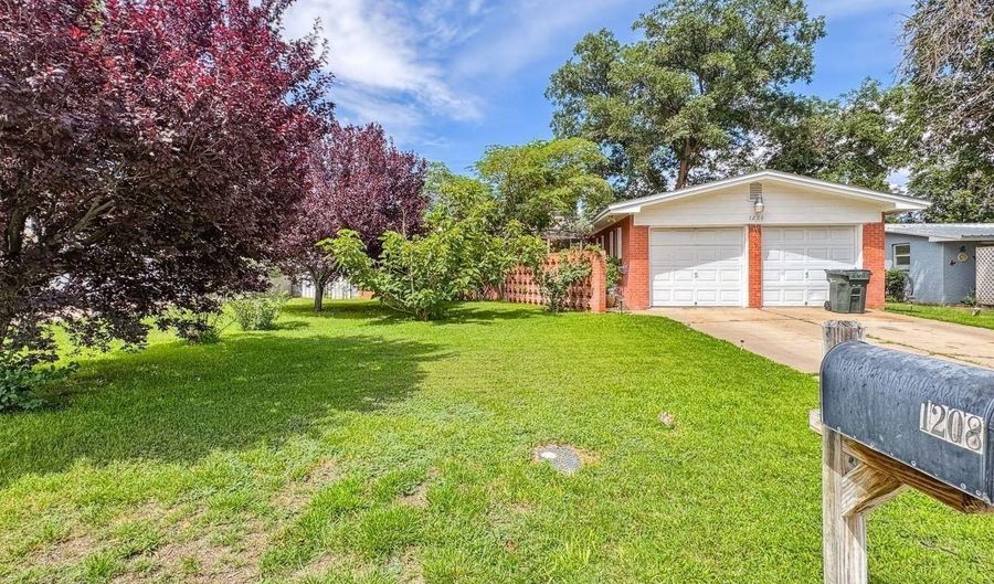 1208 Bryan Cir, Carlsbad, NM 88220 - 4 Beds, 2 Bath