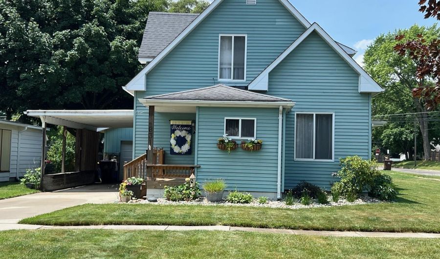 831 N River Ave, Alma, MI 48801 - 3 Beds, 2 Bath
