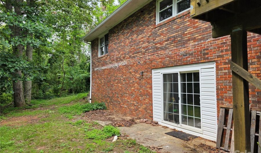 244 Mcmahan Ln, Bakersville, NC 28705 - 4 Beds, 2 Bath