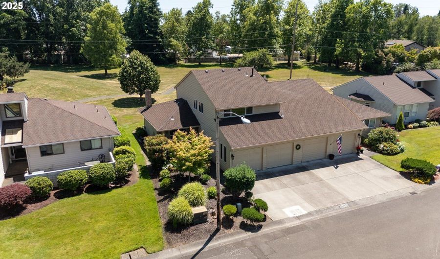 2935 CEDARWOOD Ct, Albany, OR 97322 - 3 Beds, 3 Bath