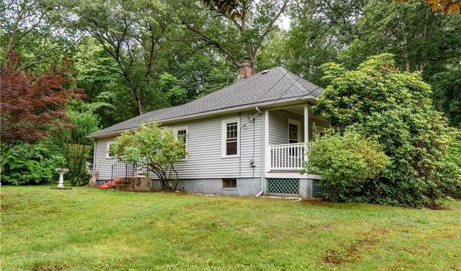 3442 Flat River Rd, Coventry, RI 02816 - 3 Beds, 1 Bath
