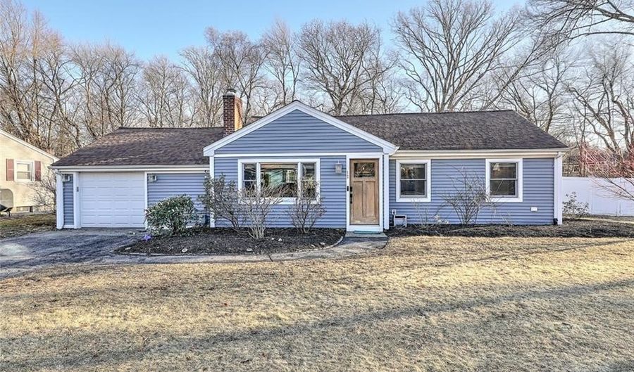 12 Grassy Plain Rd, Barrington, RI 02806 - 2 Beds, 1 Bath