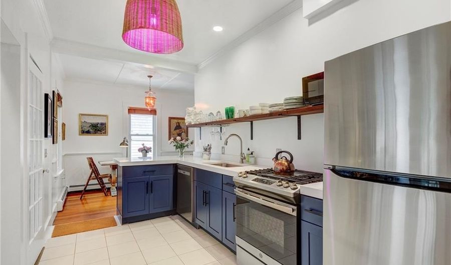 24 Hunter Ave, Newport, RI 02840 - 2 Beds, 2 Bath