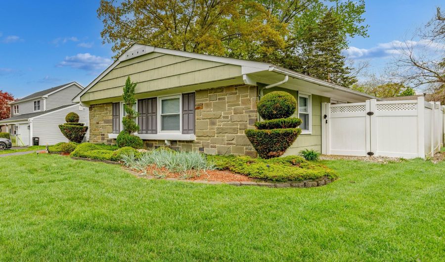 60 Fordham Dr, Aberdeen, NJ 07747 - 3 Beds, 2 Bath