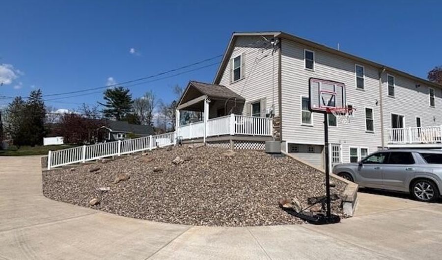2726 LINCOLN Dr, Montoursville, PA 17754 - 3 Beds, 3 Bath