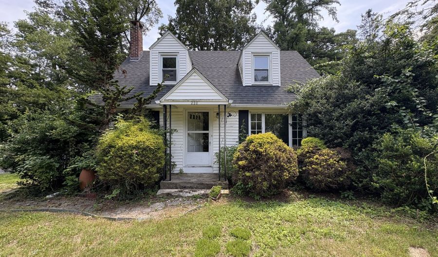 220 School St, Coventry, CT 06238 - 4 Beds, 1 Bath